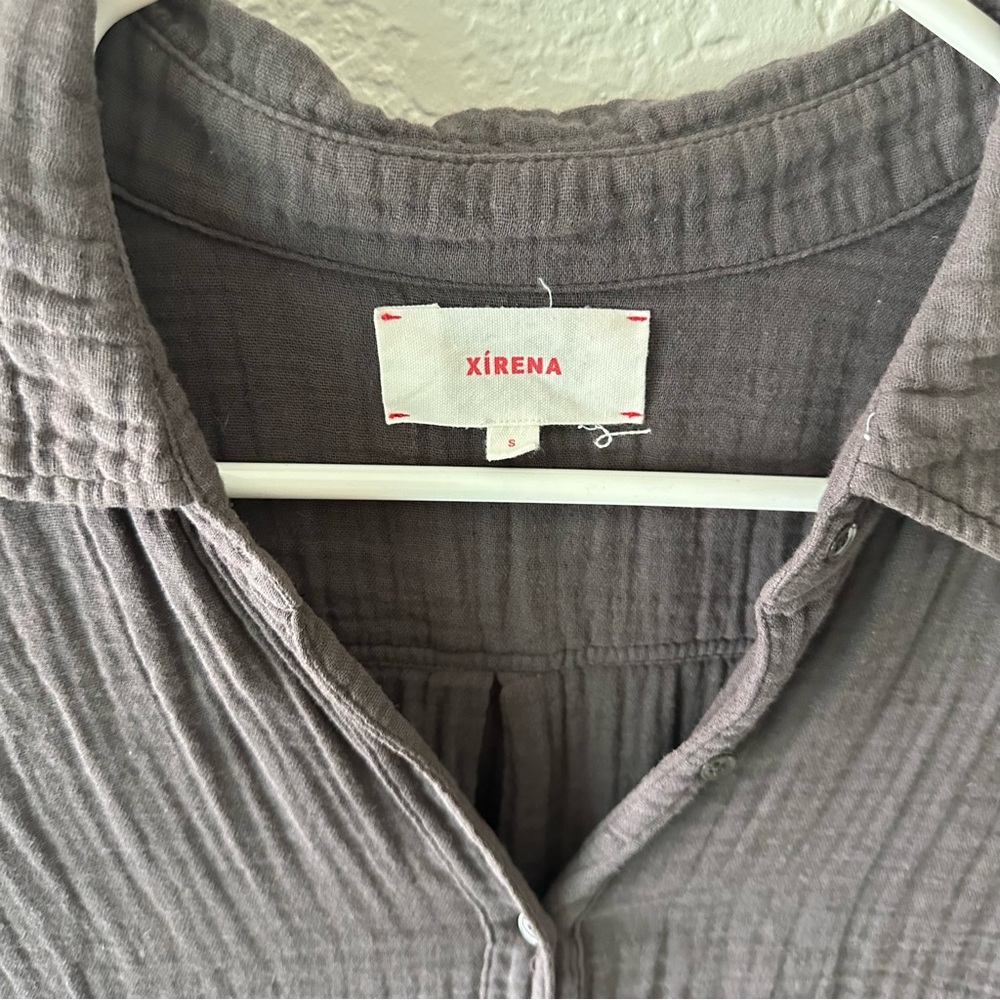 Xirena Women's Gray Button-Up Top - Picture 3 of 3